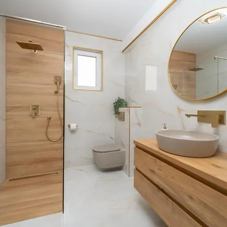 Penthouse Golden View With Private Jacuzzi And 100m2 Terrace - Exklusiv Appartamento