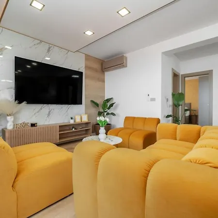 Penthouse Golden View With Private Jacuzzi And 100m2 Terrace - Exklusiv