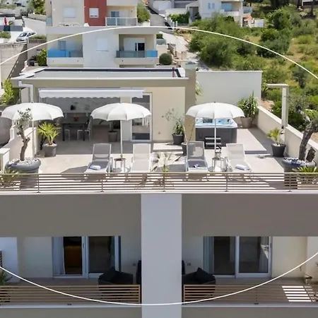 Penthouse Golden View With Private Jacuzzi And 100m2 Terrace - Exklusiv