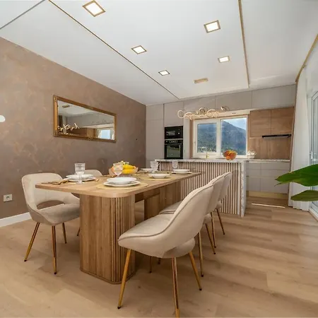 Apartment Penthouse Golden View With Private Jacuzzi And 100m2 Terrace - Exklusiv Makarska