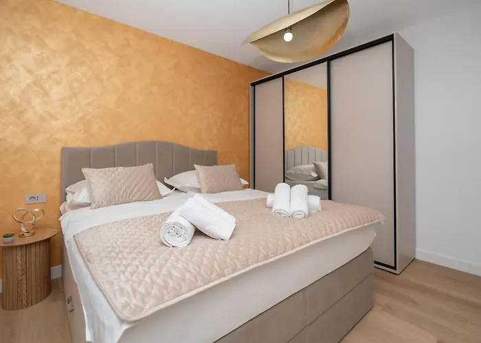 Penthouse Golden View With Private Jacuzzi And 100m2 Terrace - Exklusiv