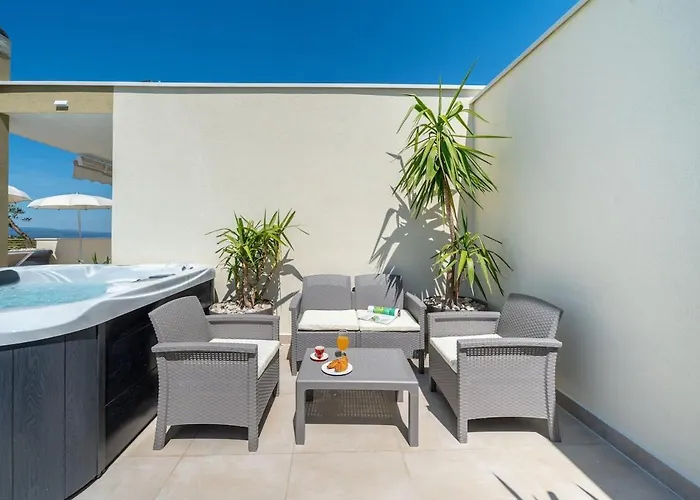 Apartman Penthouse Golden View With Private Jacuzzi And 100m2 Terrace - Exklusiv