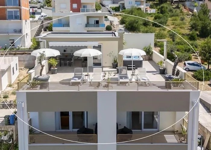 Penthouse Golden View With Private Jacuzzi And 100m2 Terrace - Exklusiv