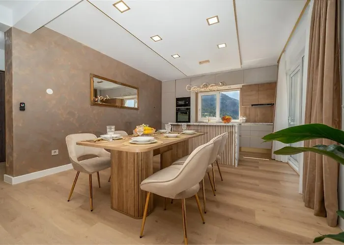 Apartman Penthouse Golden View With Private Jacuzzi And 100m2 Terrace - Exklusiv Makarska