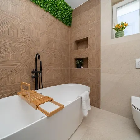 Penthouse Golden View With Private Jacuzzi And 100m2 Terrace - Exklusiv マカルスカ